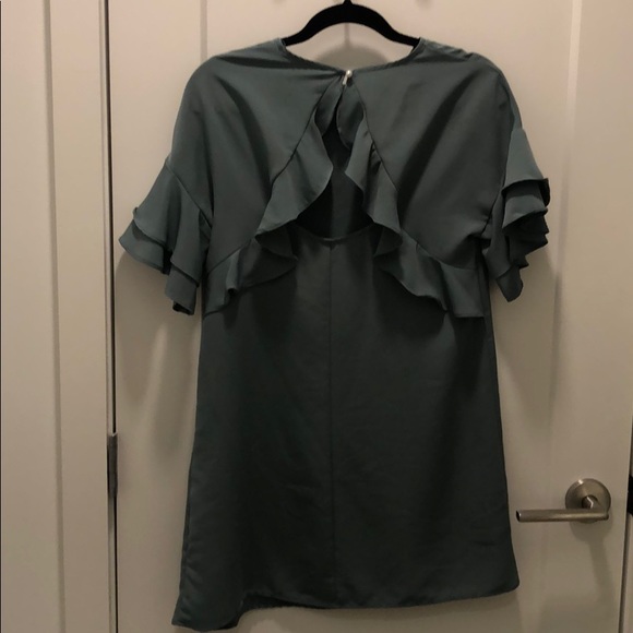 Foam green dress with ruffle sleeves - Picture 3 of 3